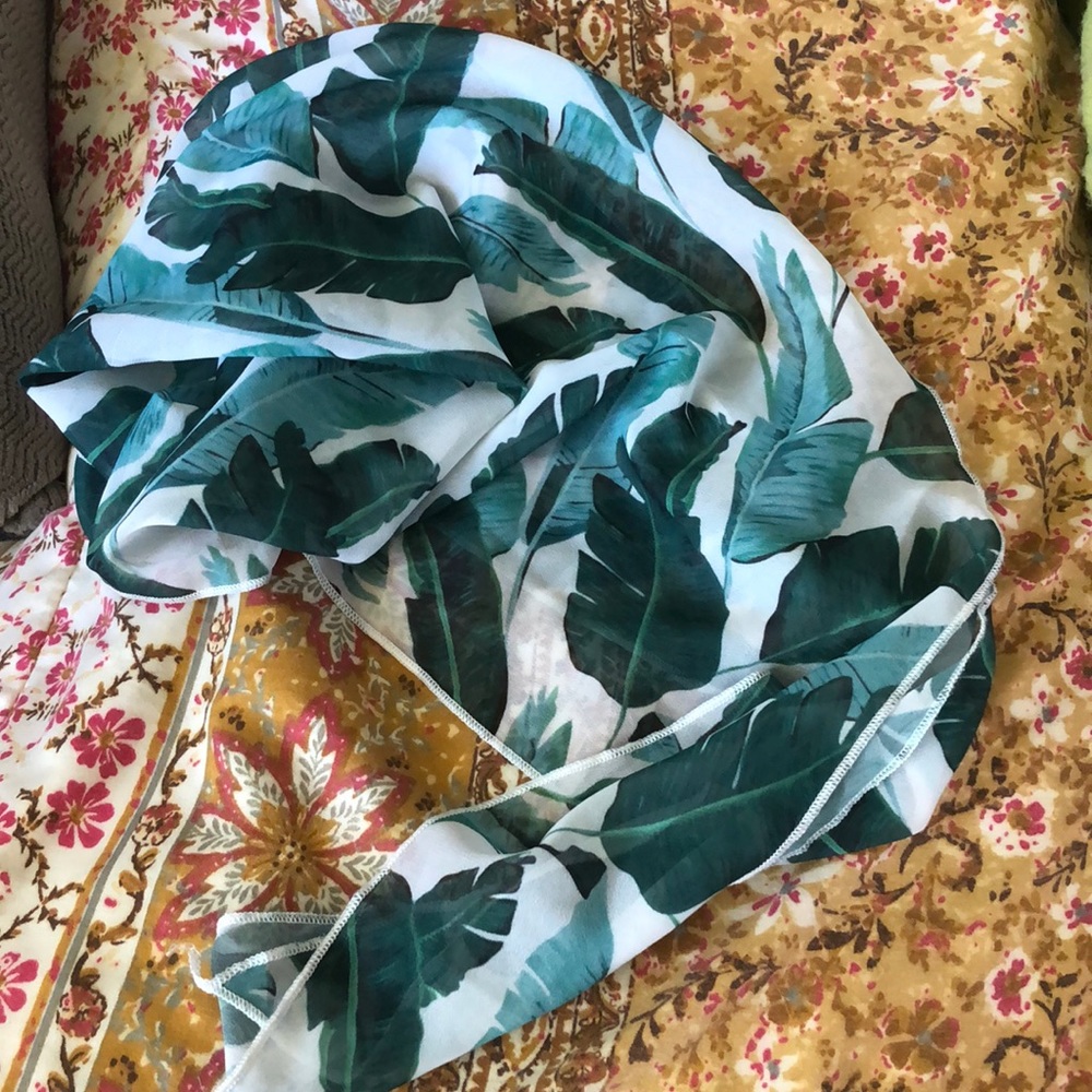 Beautiful white leaf print sarong
